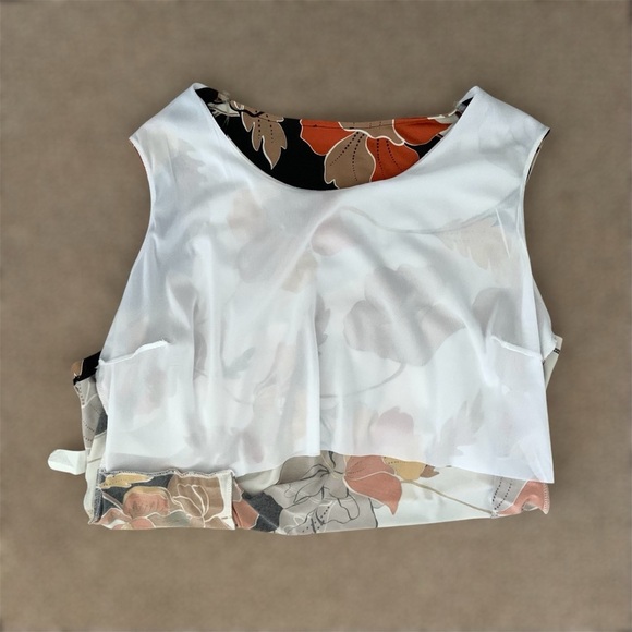 Laura Plus bold floral sleeveless top - Picture 3 of 8